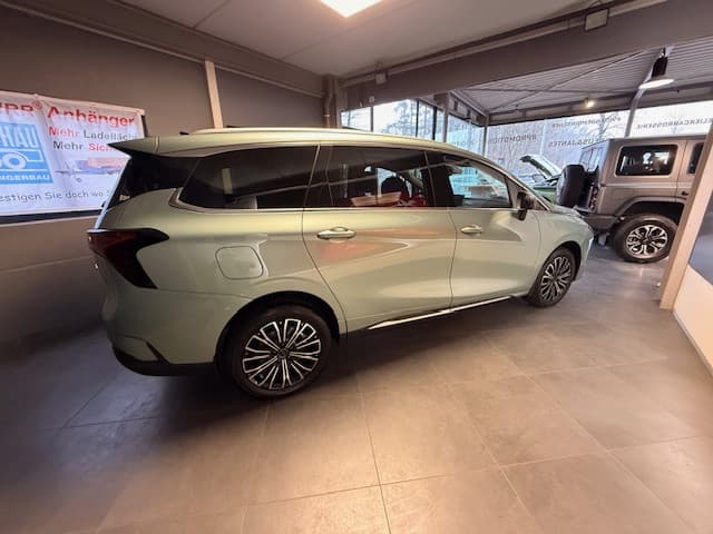 Forthing U-Tour 1.5 TURBO PHEV, Photo 4 sur 8