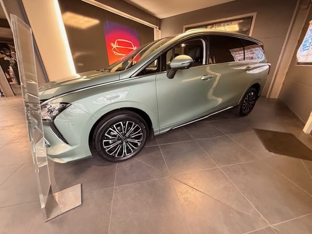 Forthing U-Tour 1.5 TURBO PHEV, Photo 1 sur 8