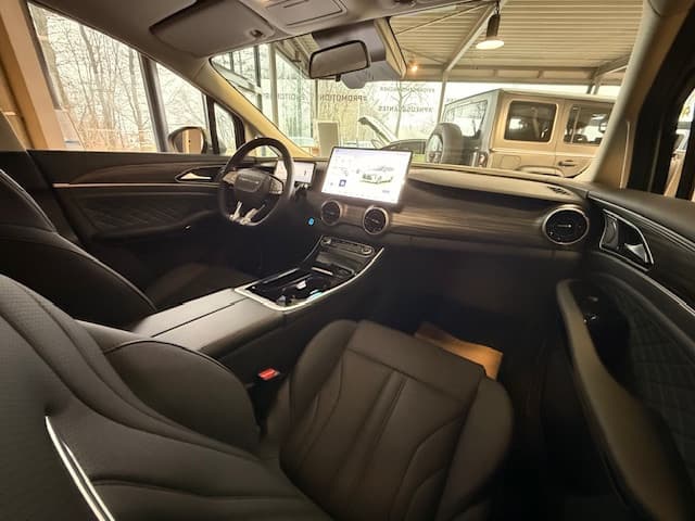 Forthing U-Tour 1.5 TURBO PHEV, Photo 5 sur 8