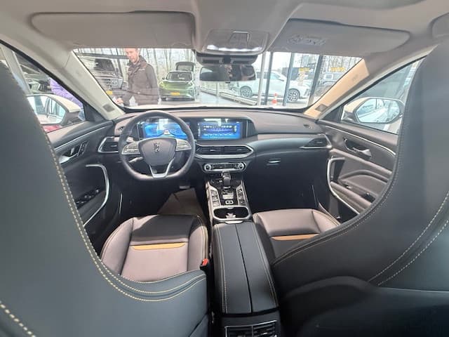 Bestune T77 1.5 TURBO 160 CV DCT, Foto 11 de 15