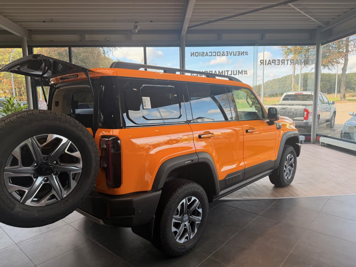 BAIC BJ40 2.0 turbo diesel 4x4, Photo 2 of 8