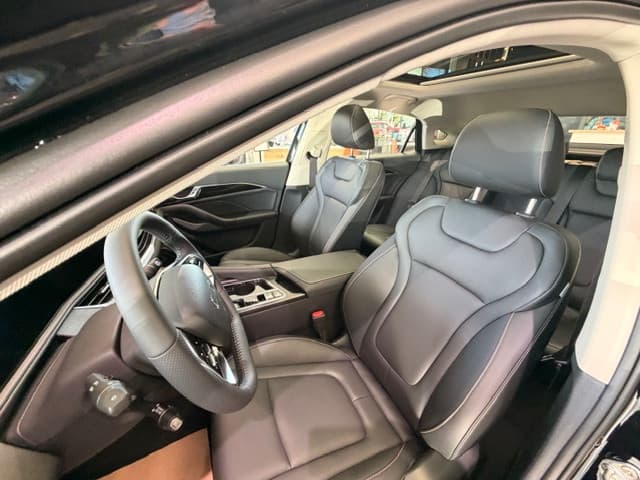 Bestune B70 2.0 TURBO 218 CV, Foto 5 von 9